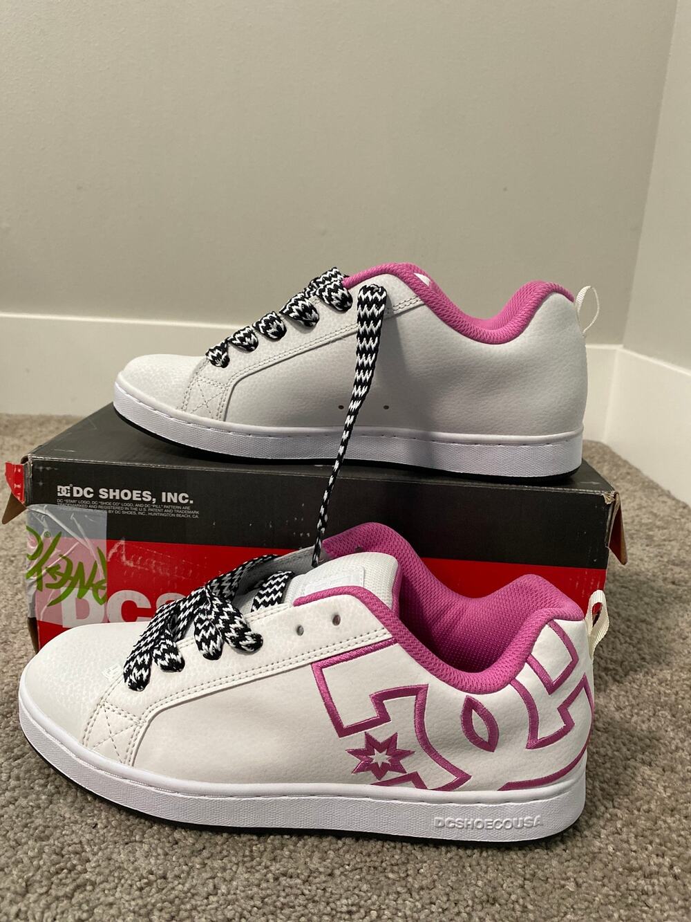 New DC Shoes Women’s Court Graffik Skate Sneakers Size 8.5 White Pink